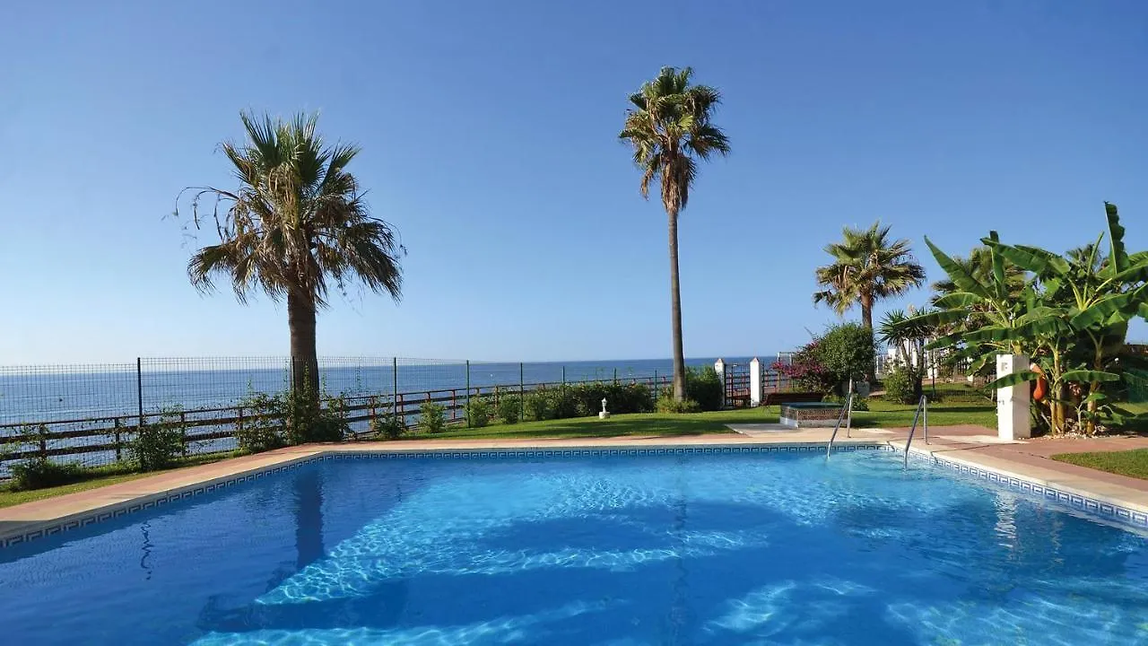 Lovely Frontline Beach Apartment Sitio de Calahonda