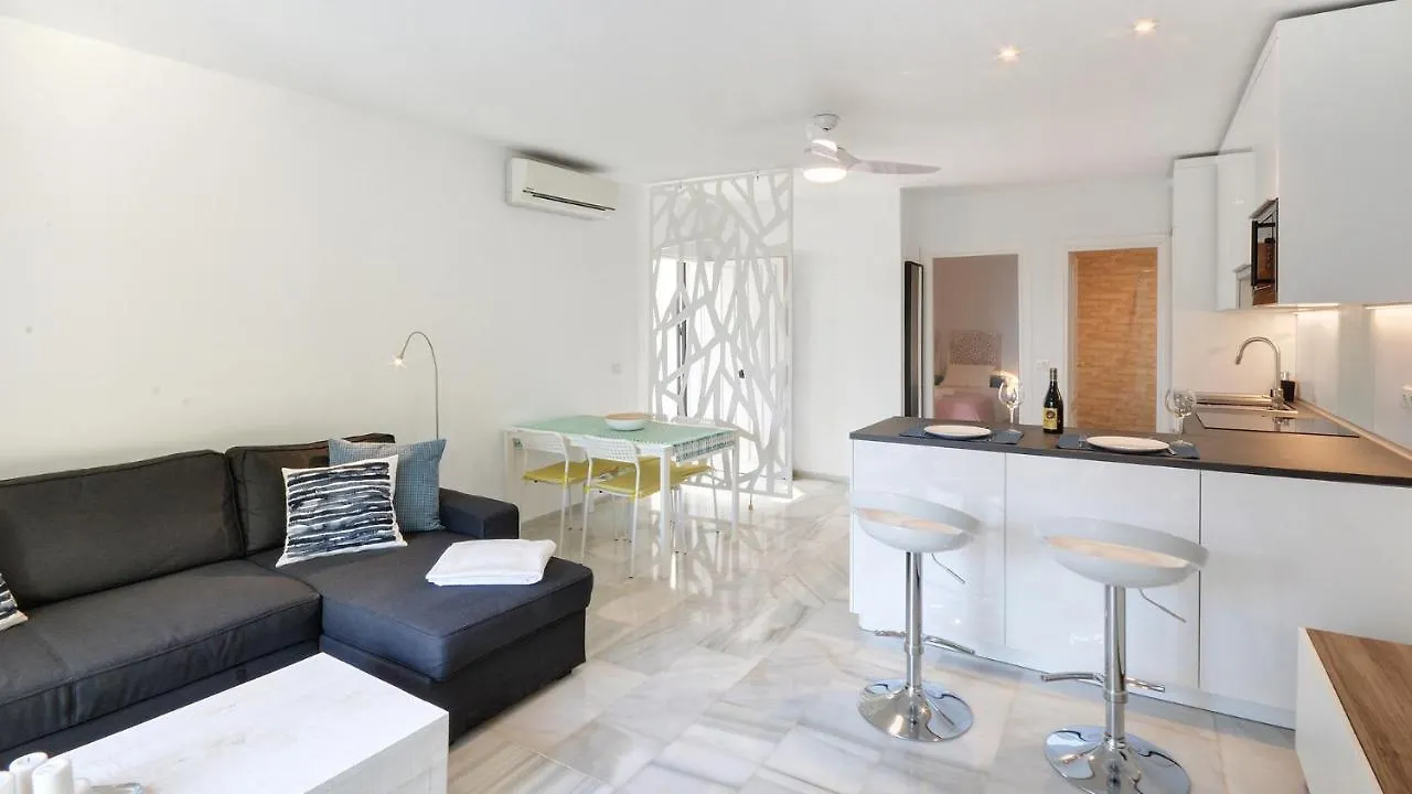 Lovely Frontline Beach Apartment Sitio de Calahonda