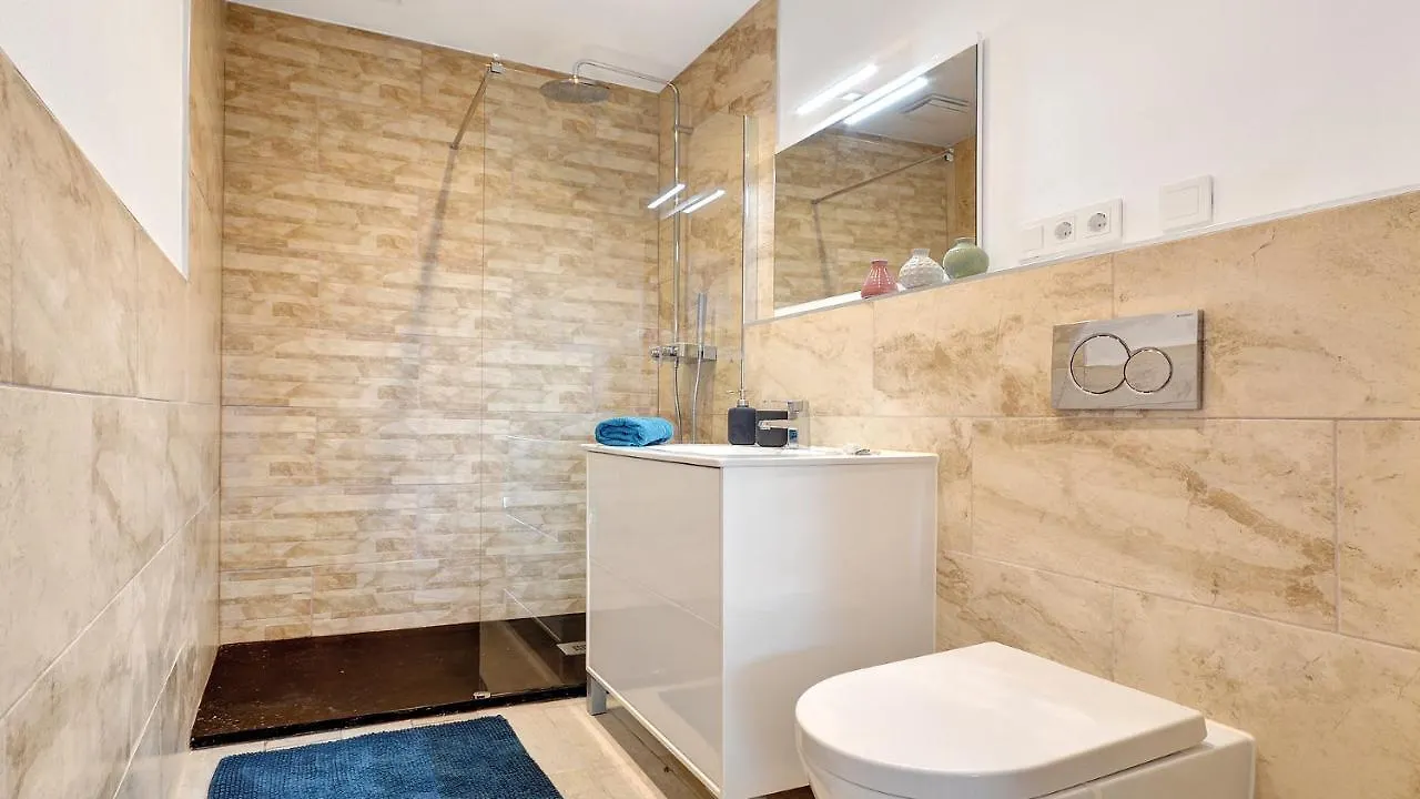 Lovely Frontline Beach Apartment Sitio de Calahonda