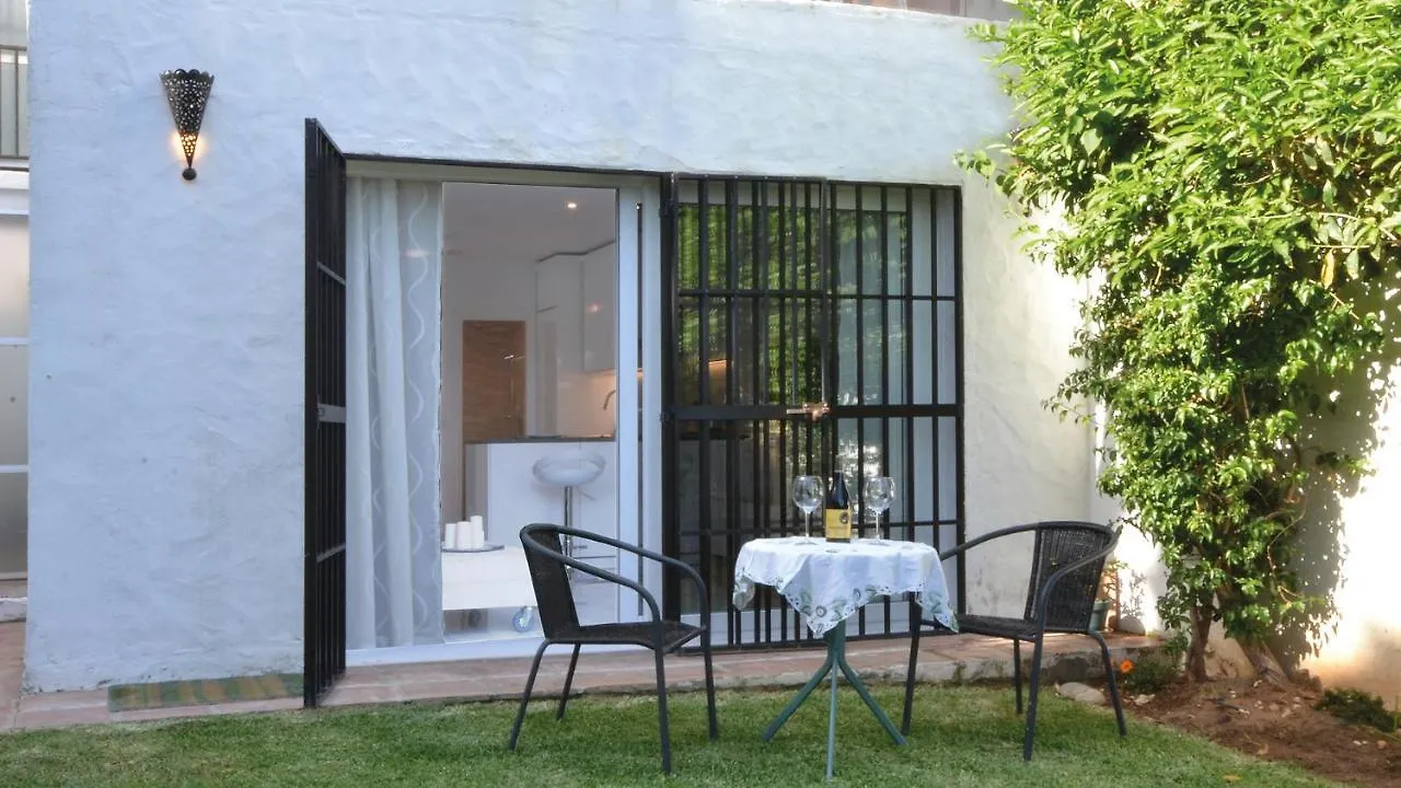 Lovely Frontline Beach Apartment Sitio de Calahonda Spain