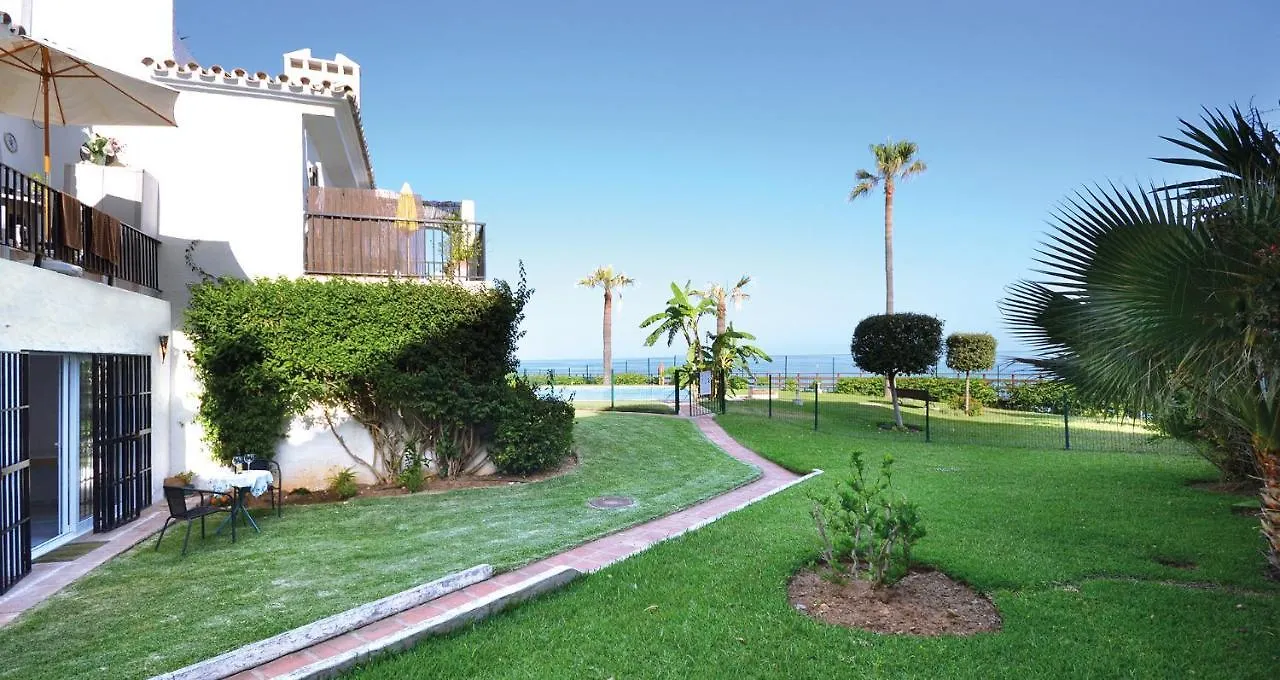 Lovely Frontline Beach Apartment Sitio de Calahonda