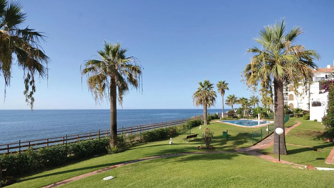 Lovely Frontline Beach Apartment Sitio de Calahonda