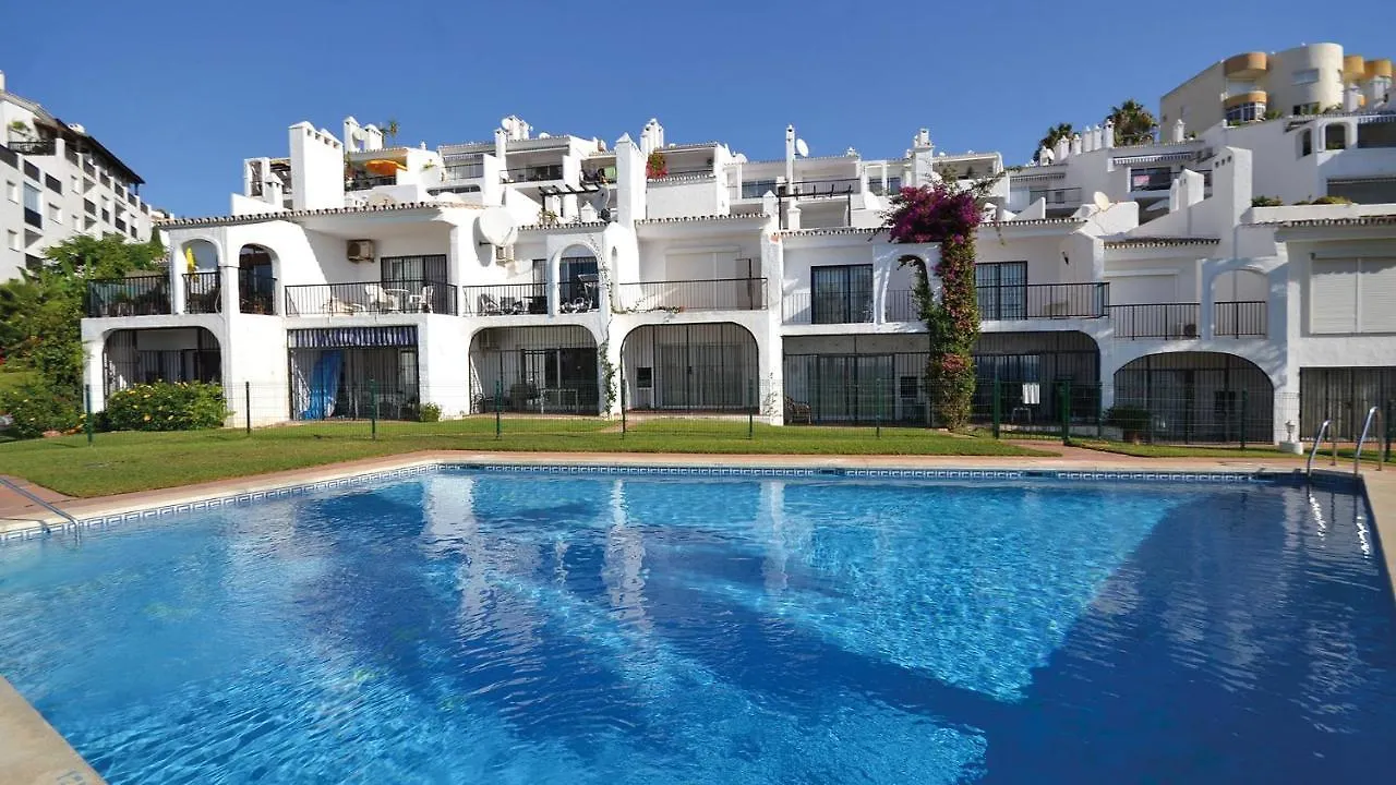 Lovely Frontline Beach Apartment Sitio de Calahonda