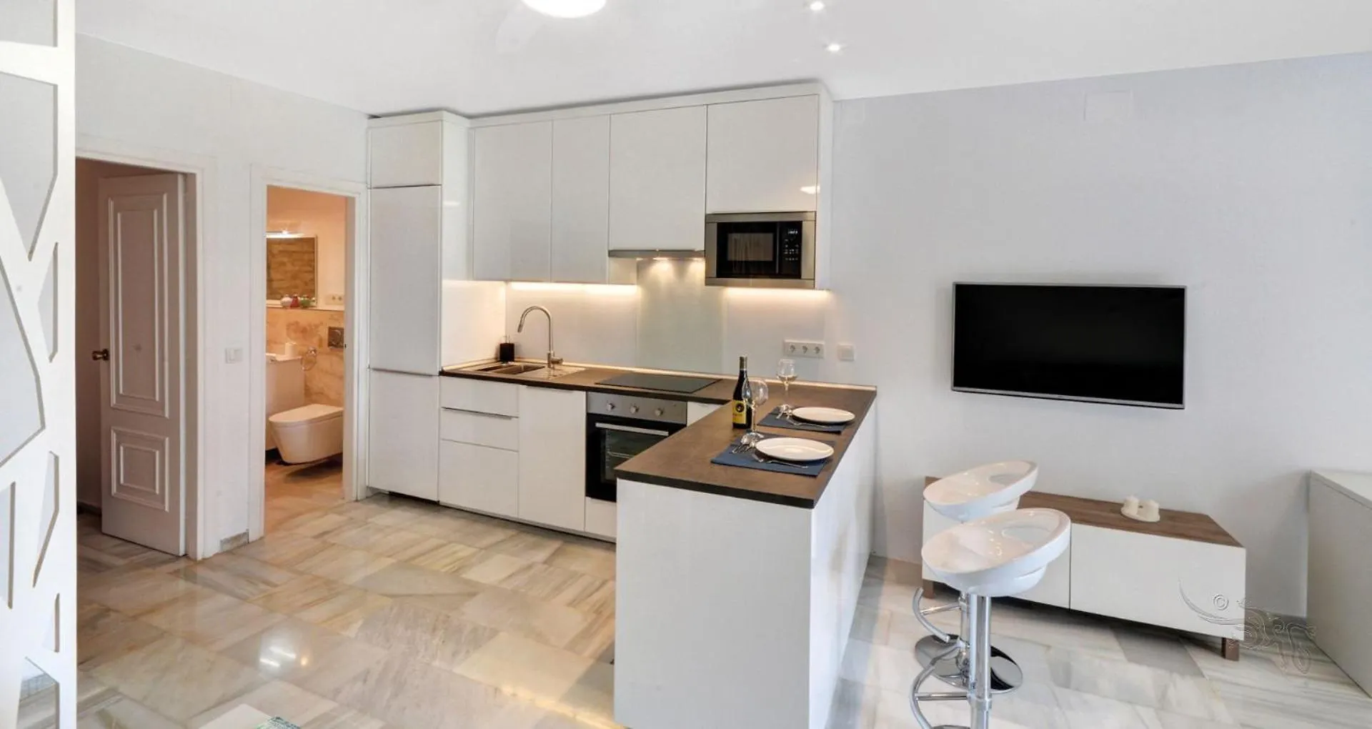 Lovely Frontline Beach Apartment Sitio de Calahonda